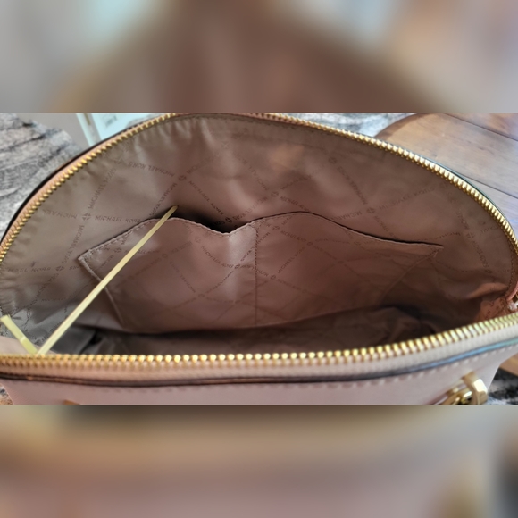 🏖️ MICHAEL KORS Domed Top Purse - Picture 6 of 6